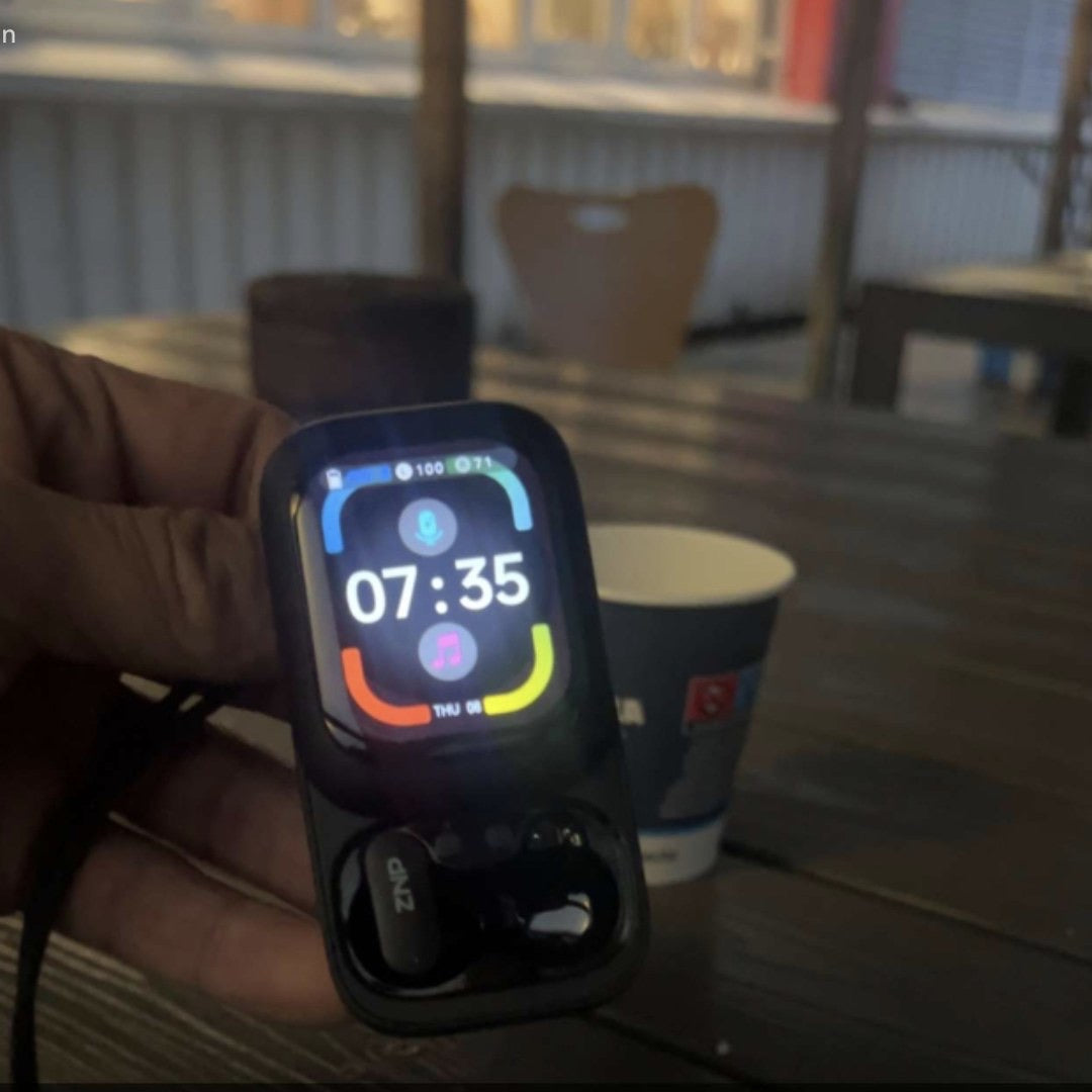 Photo envoyée par un client de Morat : ses écouteurs Bluetooth ZNP 04